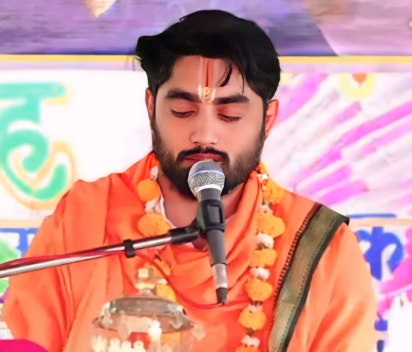 Acharya Shivashish Guruji spiritual services, Trusted Vedic Pandit in Trimbakeshwar, Hindu puja rituals in Nashik, Devotees performing puja at Trimbakeshwar, Spiritual guidance and Vedic rituals